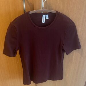 & Other Stories Deep Burgundy Short Sleeve Tee medium never worn slim fit